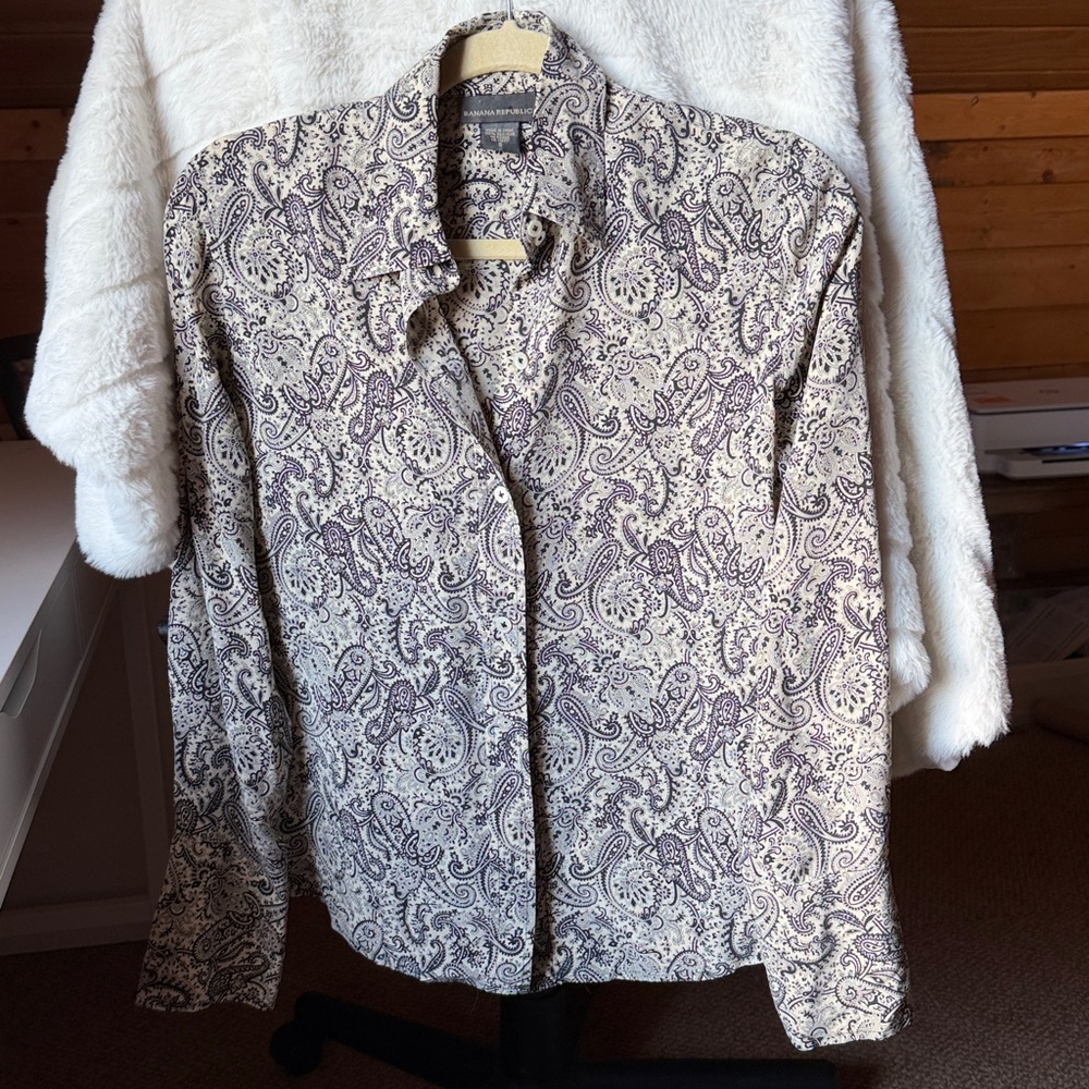 LAST CHANCE ✨ Banana republic 100% silk paisley button down blouse